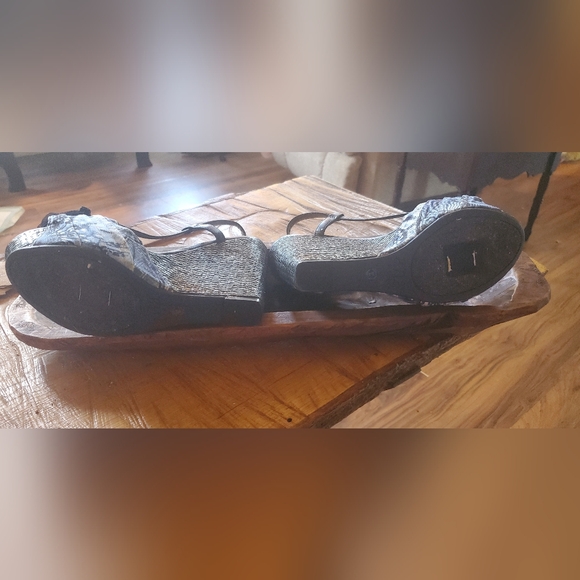 Elegant Black, Blue, and White Wedge Sandals - Picture 8 of 10